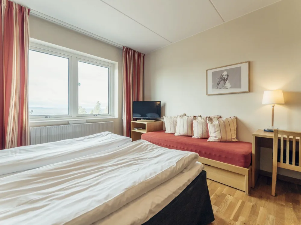 Dubbelrum med balkong och fjällutsikt på Pernilla Wiberg Hotel