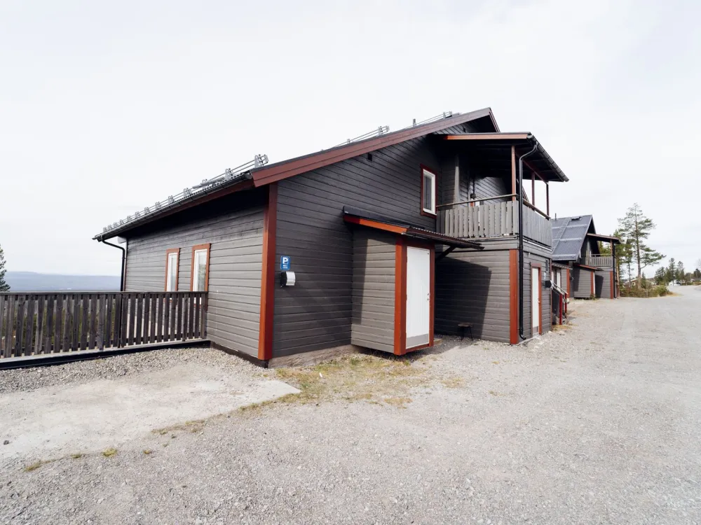 Dählievägen 902C, lägenhet med balkong